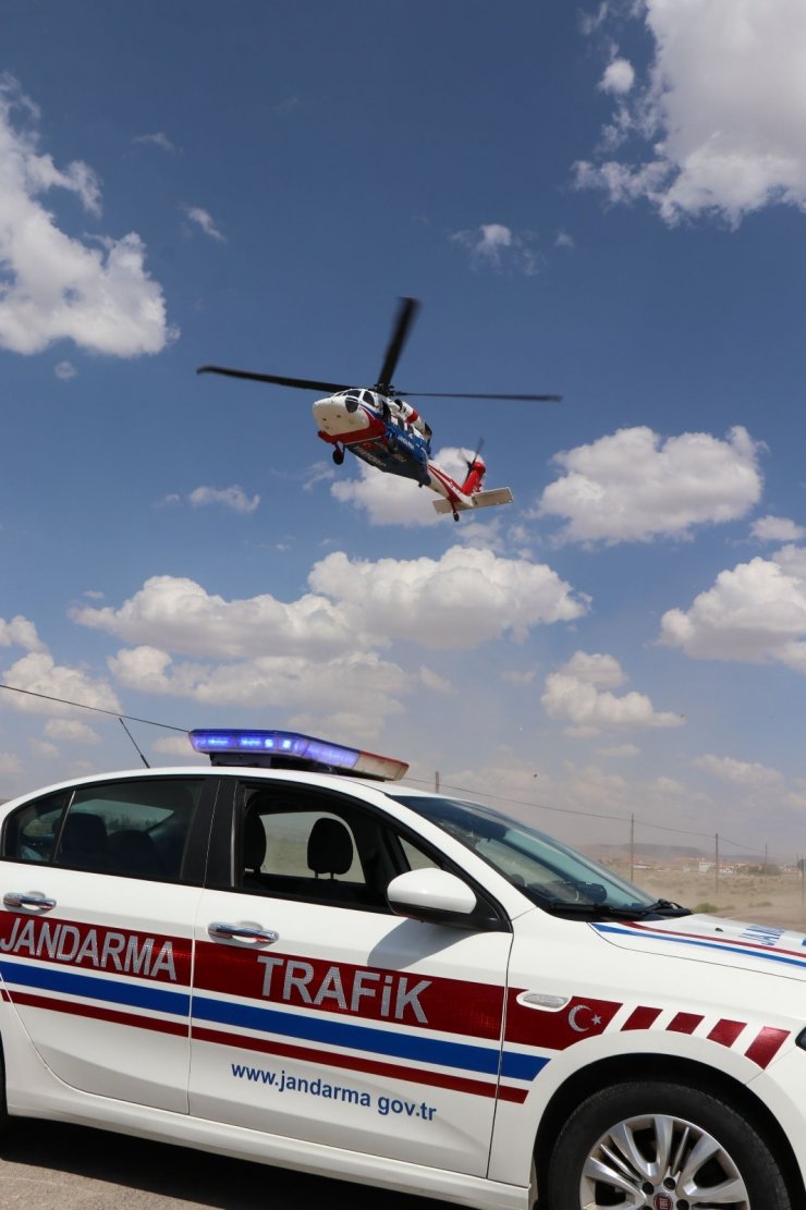 Aksaray’da jandarma trafik kuralı ihlallerini helikopterle denetledi