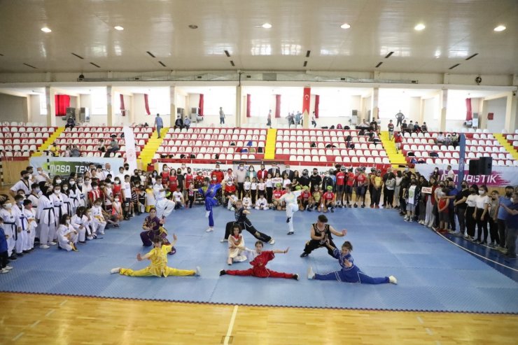 Sivas’ta yaz spor okulları kapılarını açtı