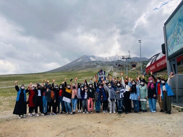 Erciyes gençleri ağırlamaya devam ediyor