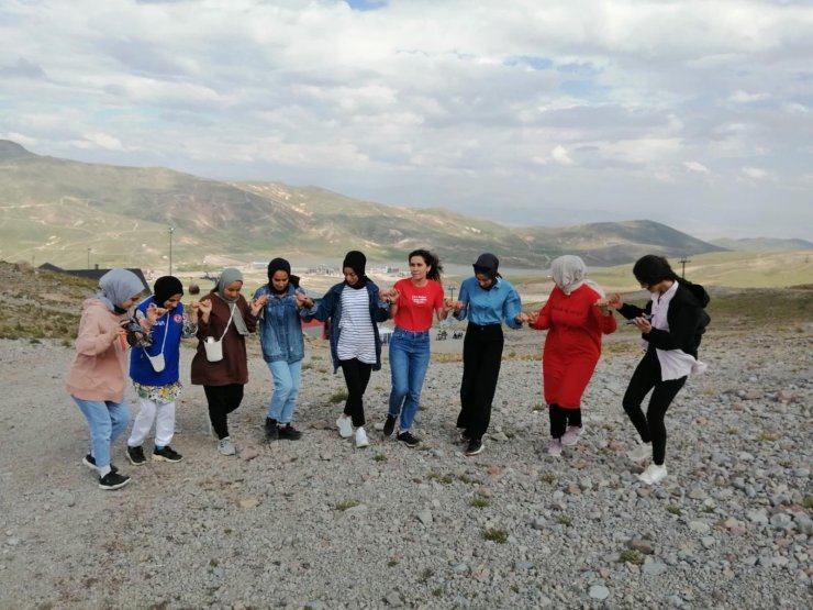 Erciyes gençleri ağırlamaya devam ediyor