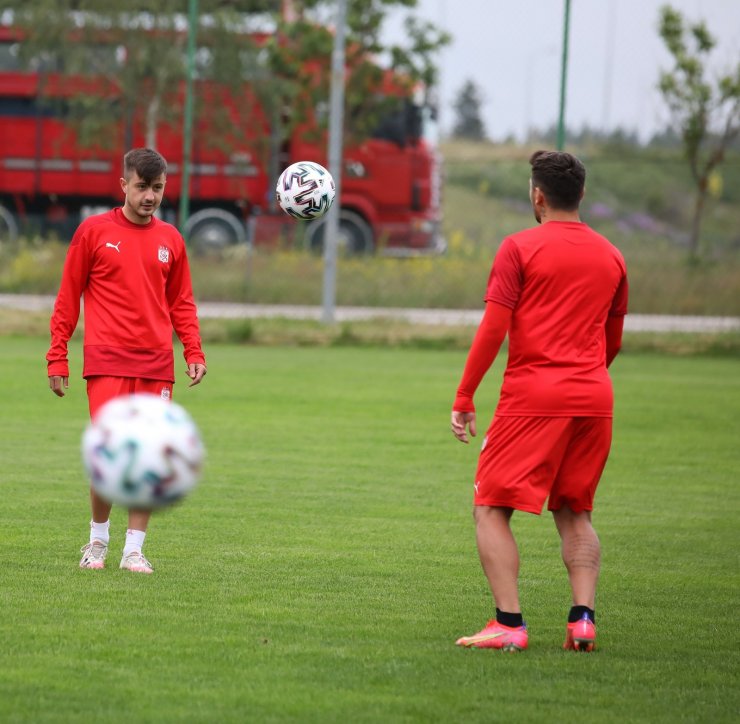 Sivasspor günü çift idmanla tamamladı