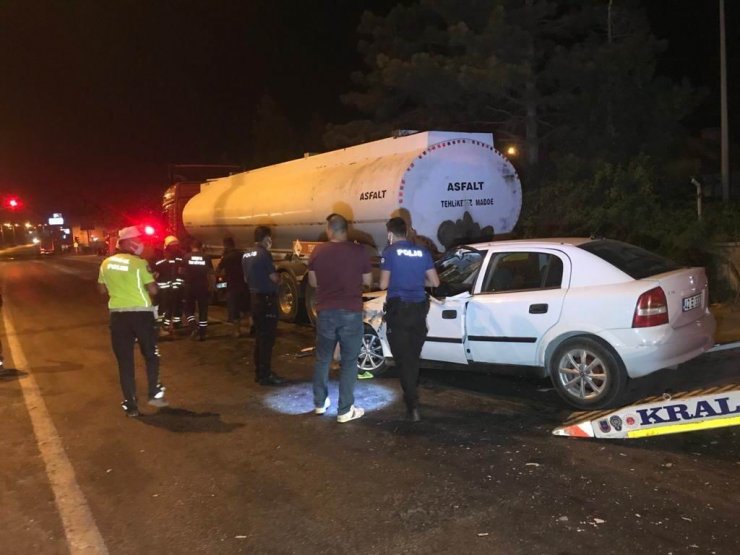 Konya’da 3 tıra çarpan otomobilin sürücüsü yaralandı