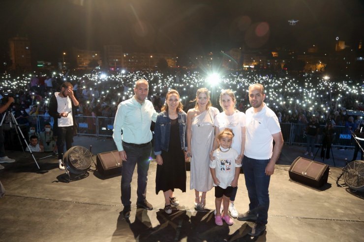 Niğde’de arabalı konserler yoğun ilgi gördü