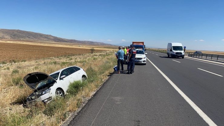 Kontrolden çıkan otomobil şarampolde düştü: 2 yaralı