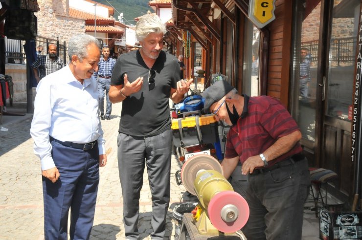 Behzat Uygur, Akşehir’de pidecilik yapıp yorgan dikti