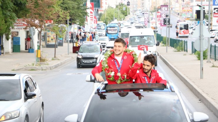 Şampiyonlara davullu zurnalı karşılama