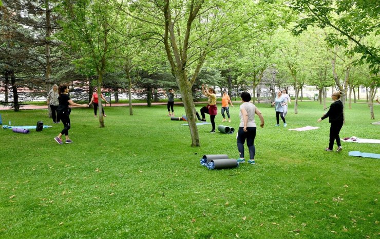 Tepebaşı’nda gün spor ile başlıyor