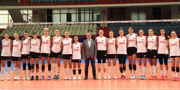 Bakan Kasapoğlu’ndan olimpik sporculara kamp ziyareti