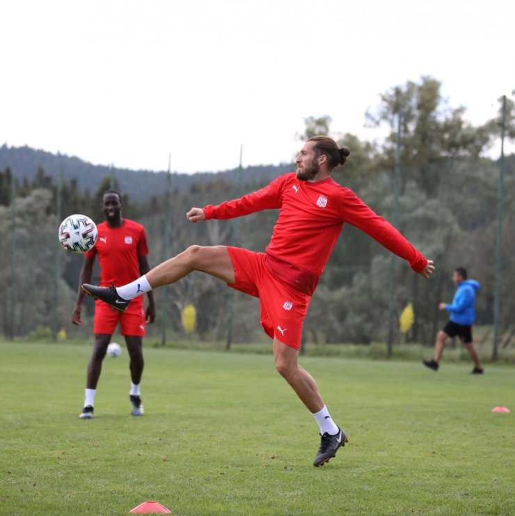 Sivasspor çalışmalarını sürdürüyor