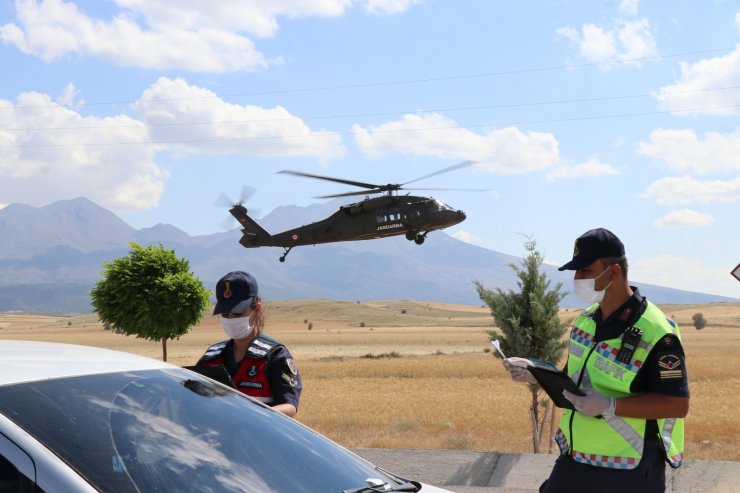 Aksaray Jandarmadan bayram öncesi helikopter destekli trafik denetimi