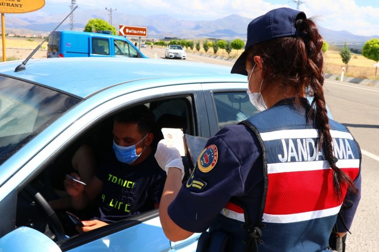 Aksaray Jandarmadan bayram öncesi helikopter destekli trafik denetimi