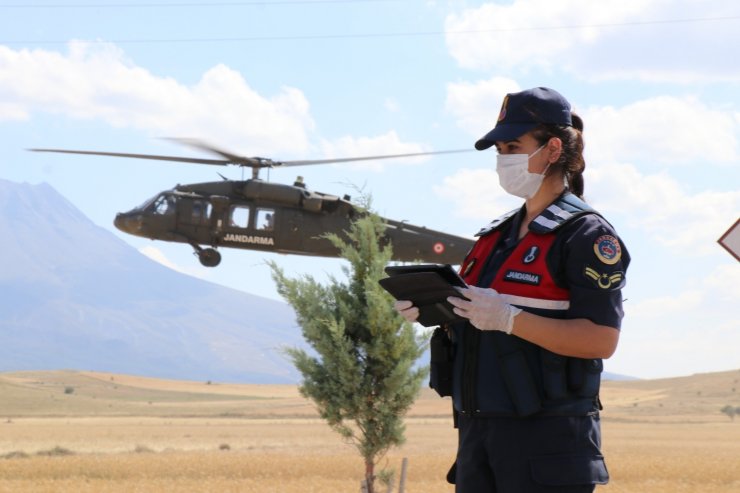 Aksaray Jandarmadan bayram öncesi helikopter destekli trafik denetimi