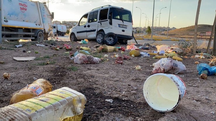 Otomobil ile hafif ticari araç çarpıştı: 4’ü çocuk 10 yaralı