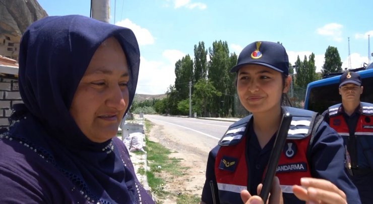 Anne ve asker oğlunun gözyaşları içinde duygulandıran görüşmesi