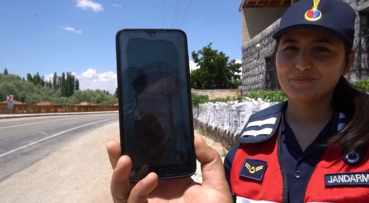 Anne ve asker oğlunun gözyaşları içinde duygulandıran görüşmesi