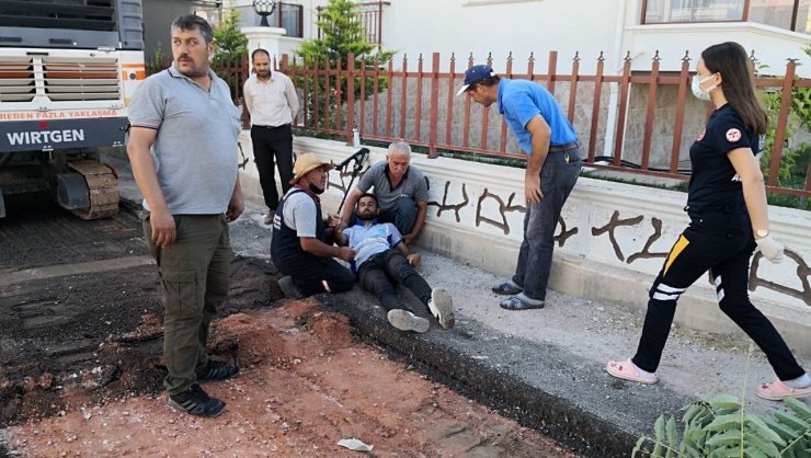 Aksaray’da iş makinesinden düşen işçi yaralandı