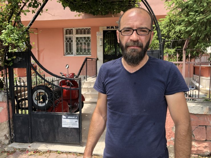 Apartman önünden motosikletin çalınması kamerada