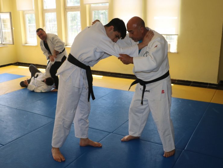 Ju Jitsu Federasyonu’ndan İHA’ya teşekkür plaketi