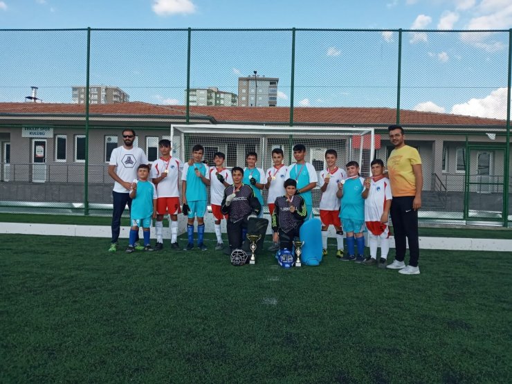 Çim Hokeyi müsabakalarını tamamladı