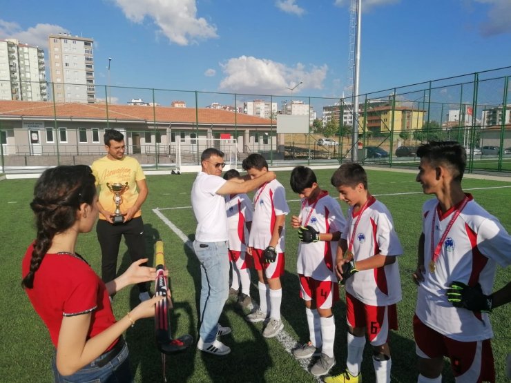 Çim Hokeyi müsabakalarını tamamladı