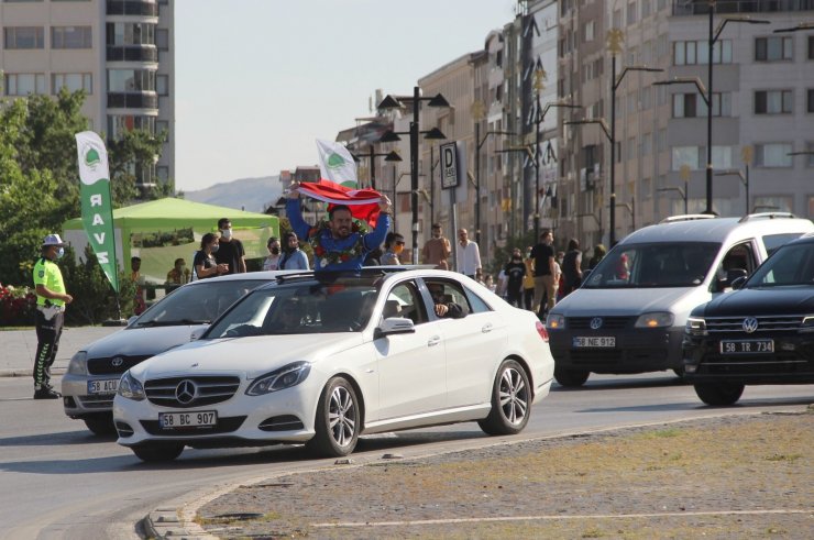 Dünya Şampiyonu Gözel’e Sivas’ta coşkulu karşılama