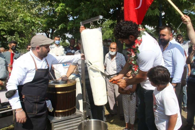 Konyalı pehlivan İsmail Koç memleketinde ’şampiyon’ gibi karşılandı