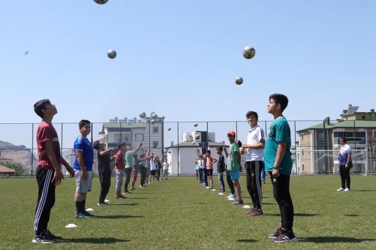 Develi’de futbola ilgi büyük