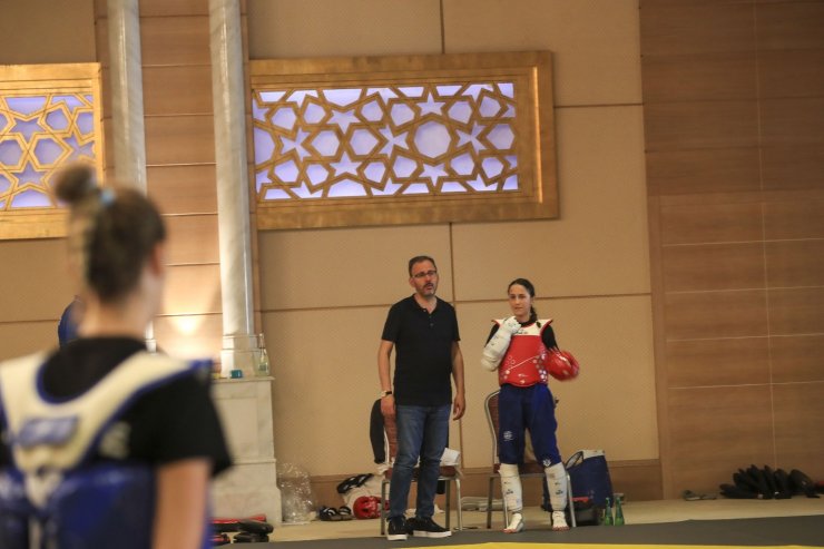 Bakan Kasapoğlu’ndan Tokyo 2020’ye hazırlanan milli sporculara destek ziyareti