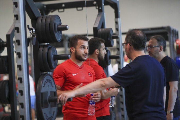 Bakan Kasapoğlu’ndan Tokyo 2020’ye hazırlanan milli sporculara destek ziyareti