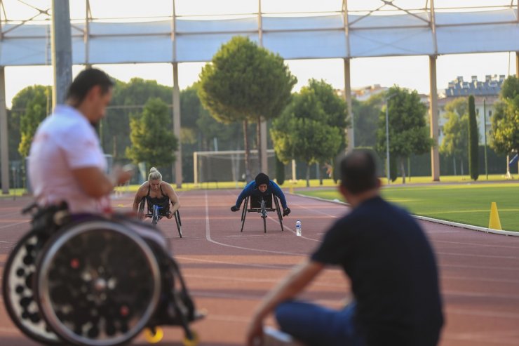 Bakan Kasapoğlu’ndan Tokyo 2020’ye hazırlanan milli sporculara destek ziyareti