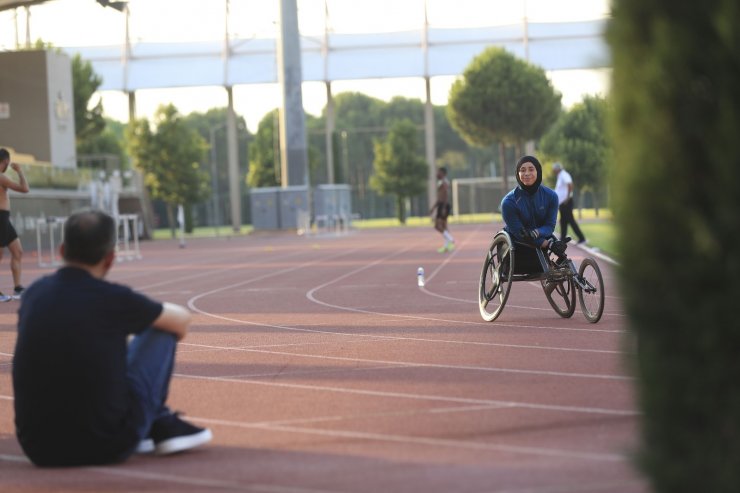 Bakan Kasapoğlu’ndan Tokyo 2020’ye hazırlanan milli sporculara destek ziyareti