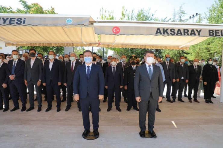 Şehit amcasının mezarını ziyaret eden minik Öykü duygulandırdı