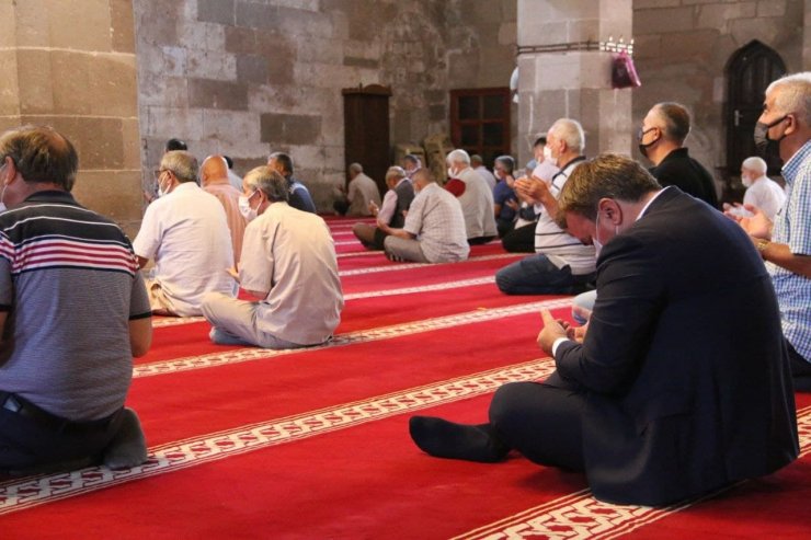 Aksaray’da şehitler için mevlit okutulup, hatim duası edildi