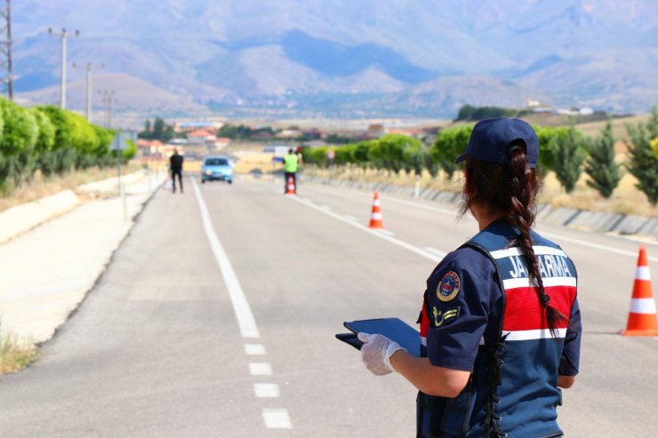 Aksaray Jandarma hem denetledi, hem de bilgilendirdi