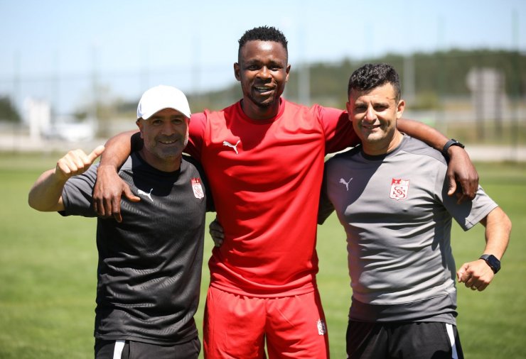 Sivasspor’da Leke James ilk çalışmasını yaptı