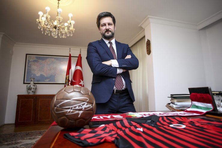 Macaristan Büyükelçisi Matis: “Gençlerbirliği taraftarı bir kere olunur”