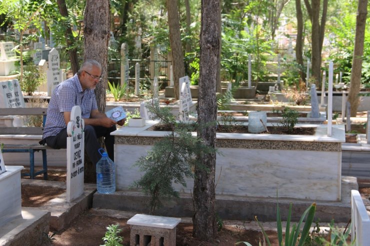 Aksaray’da mezarlıklarda bayram ziyareti yoğunluğu