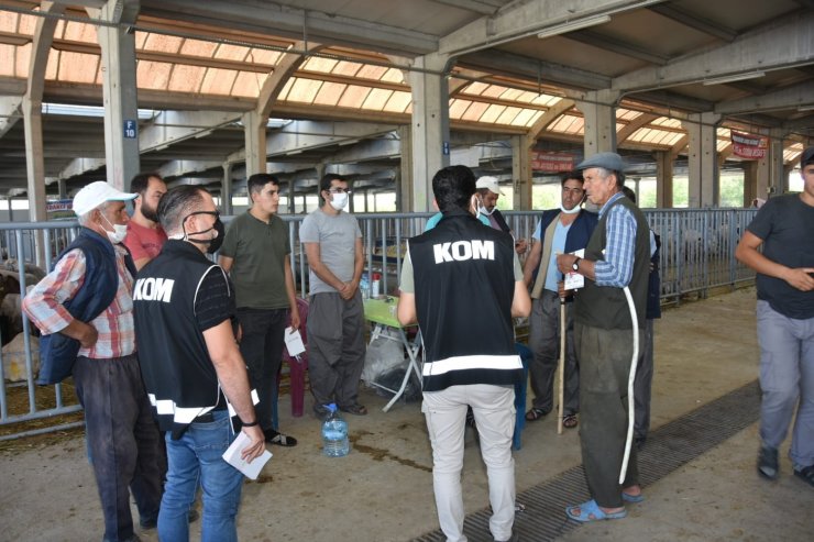 Konya’da polisten kurban pazarında sahte para uyarısı