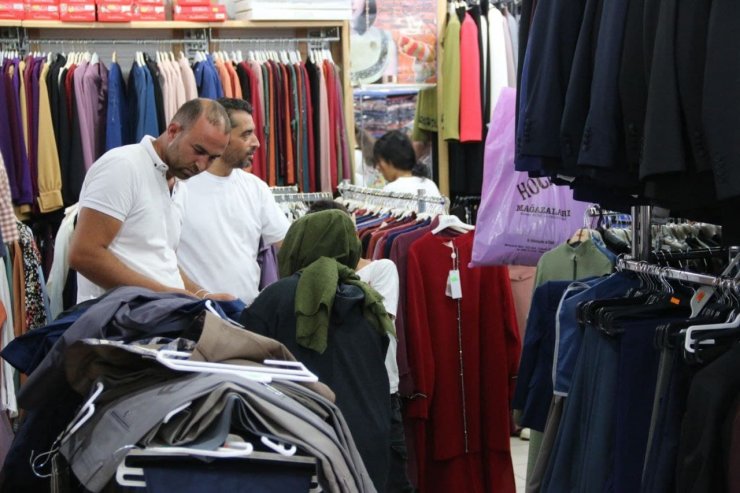 Aksaray’da çarşı pazarda Arefe günü yoğunluğu