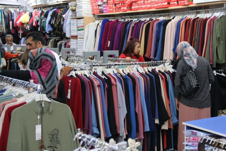 Aksaray’da çarşı pazarda Arefe günü yoğunluğu