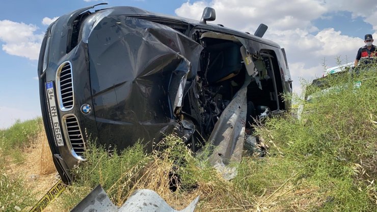 Takla atarak hurdaya dönen otomobilde 2 ölü, 4 yaralı