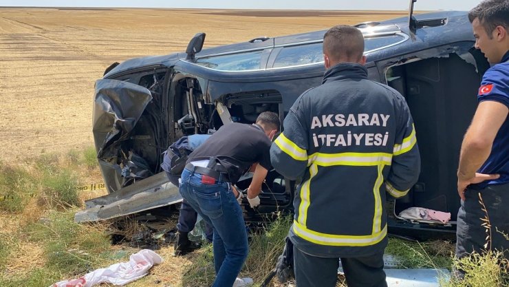 Takla atarak hurdaya dönen otomobilde 2 ölü, 4 yaralı