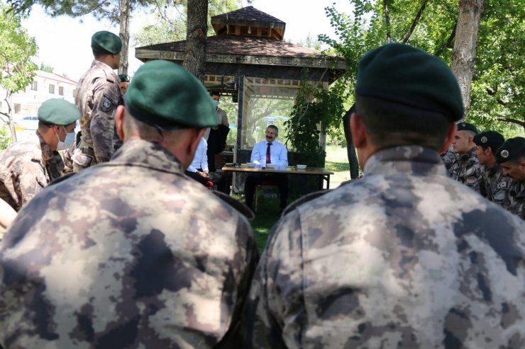 Konya Emniyet Müdürü Dinç silah arkadaşlarıyla bayramlaştı