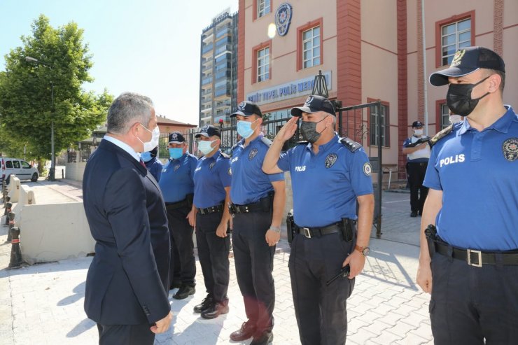 Konya Emniyet Müdürü Dinç silah arkadaşlarıyla bayramlaştı