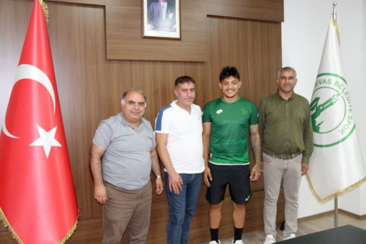 Sivas Belediyespor, Alpay Koçaklı’yı transfer etti