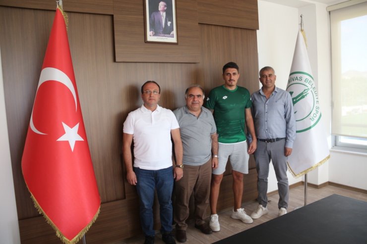 Abdullah Topkara, Sivas Belediyespor’a transfer oldu