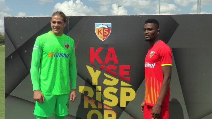 Kayserispor, otizm renkleri ve Selçuklu motifleri taşıyan yeni formasını tanıttı