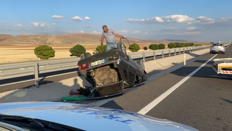 Kontrolden çıkan otomobil takla attı: 1’i ağır 2 yaralı