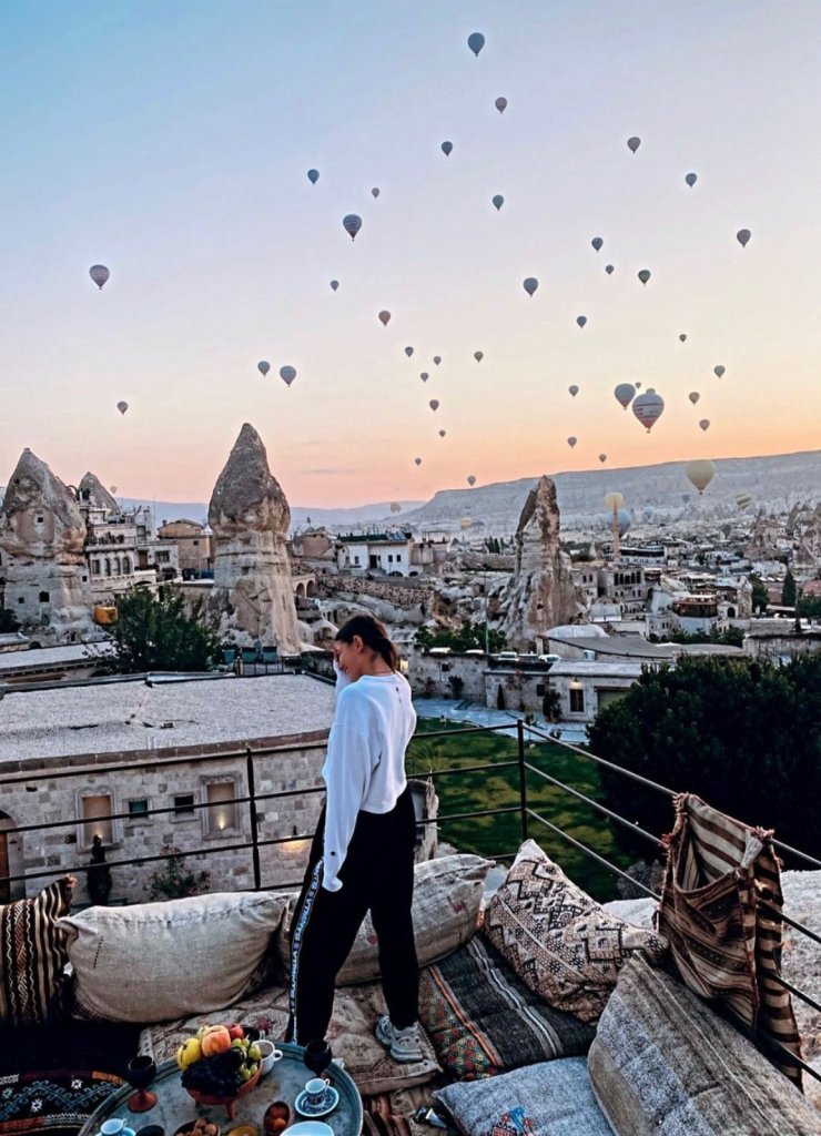 Güzel oyuncu Demet Özdemir’in Kapadokya fotoğraflarına beğeni yağdı