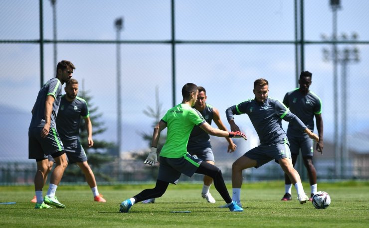 Konyaspor yeni sezon hazırlıklarına Erzurum’da devam ediyor